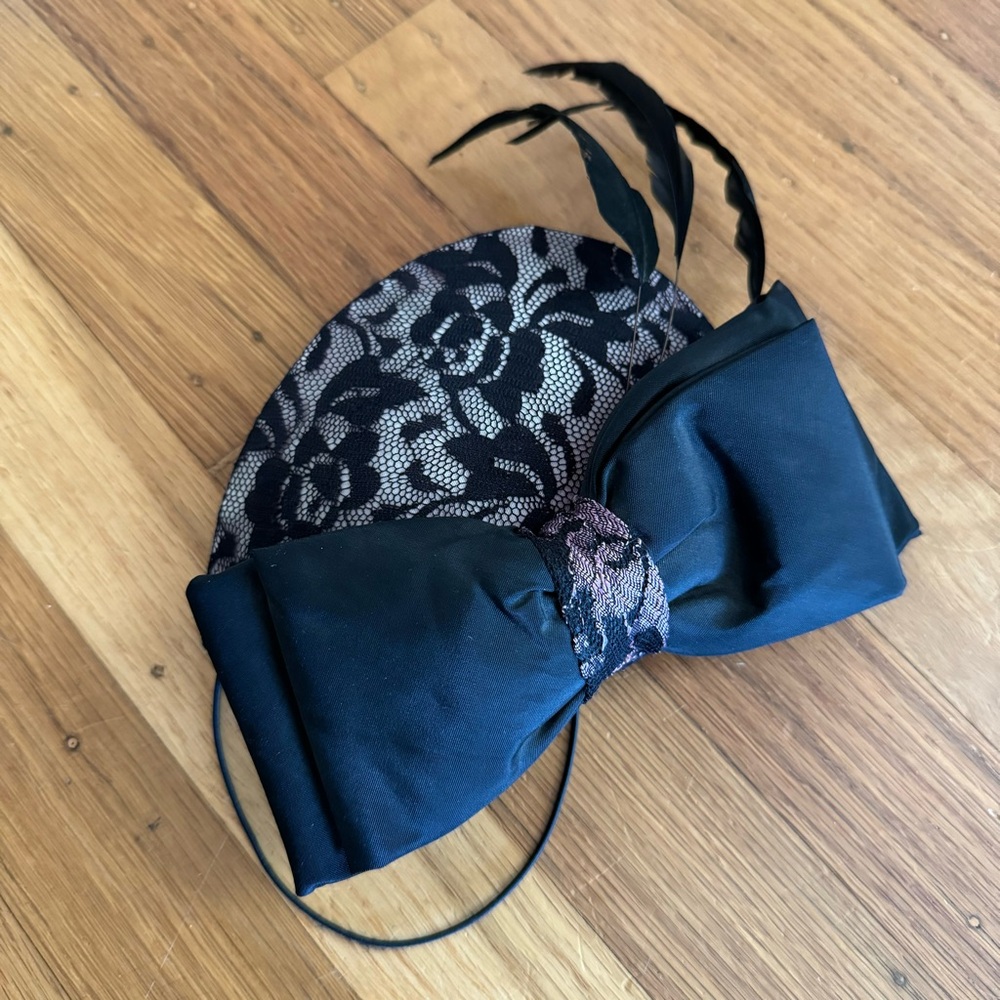Arturo Rios fascinators head piece handmade in USA
